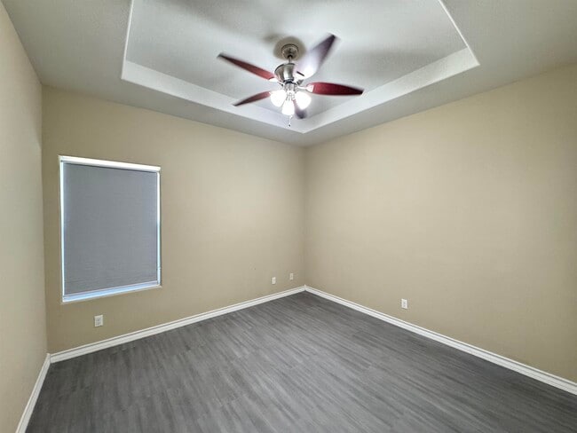 Building Photo - 120 Tranquilo Dr