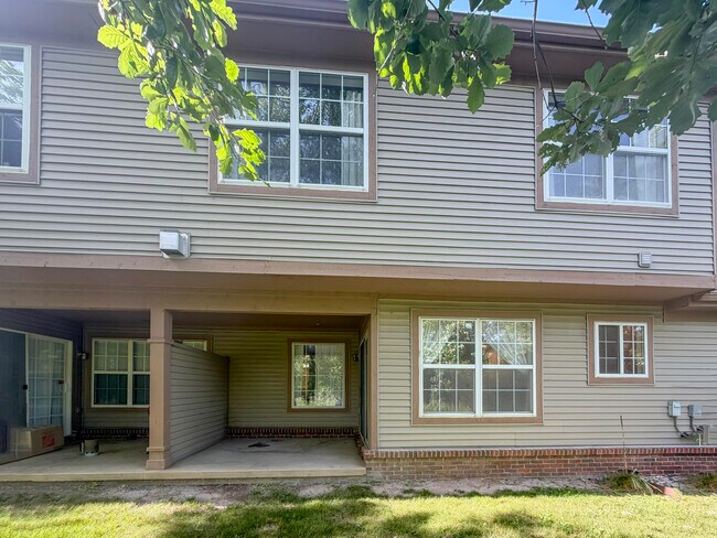 Building Photo - 2820 Barclay Wy
