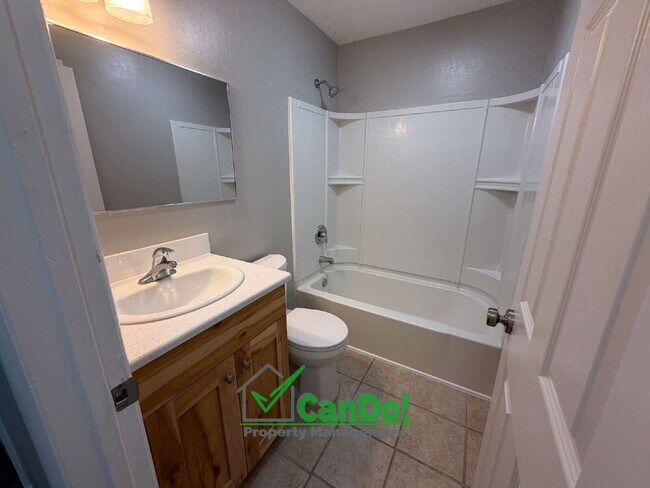 Building Photo - Now Available! Freshly Remodeled 2 bedroom, 1 bathroom apartment in Blackfoot with Fiber Internet.