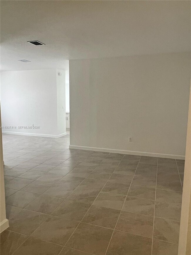 Building Photo - 2422 SE 30th St