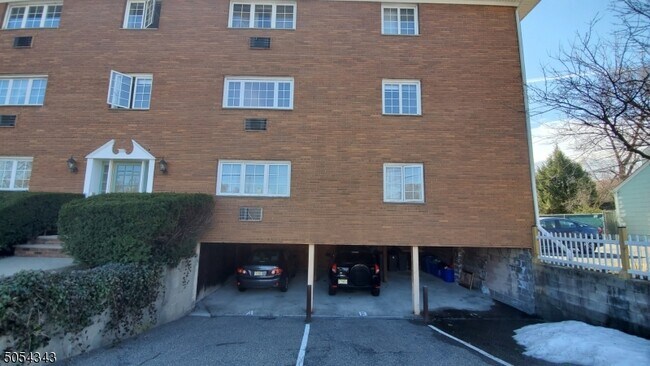 Building Photo - 1300 Broad St
