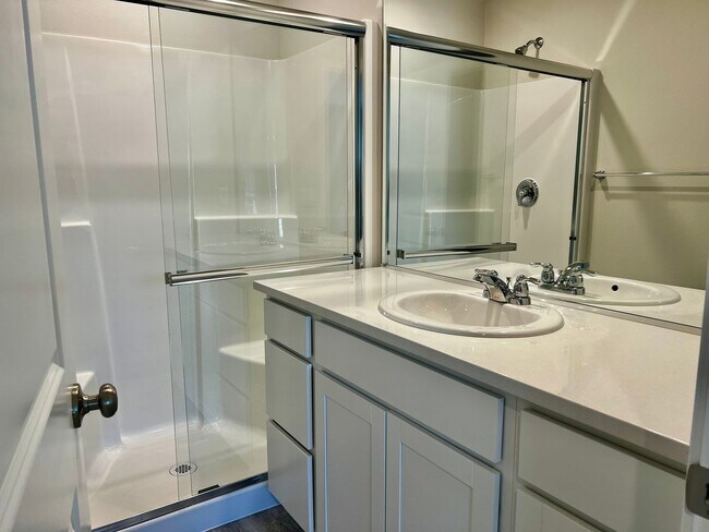 Building Photo - FREE RENT New Beauty! Location, location!!...