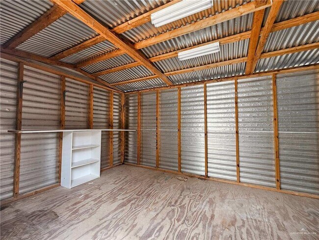 Building Photo - 2208 Robin Ave W