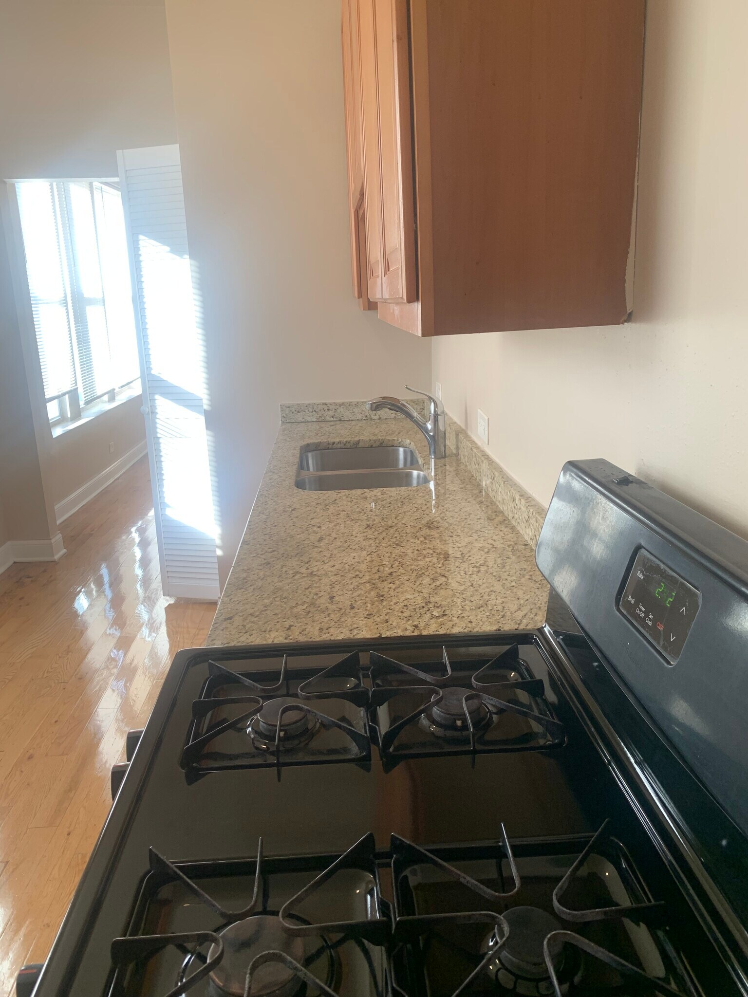 Building Photo - 6507 S Ingleside Ave