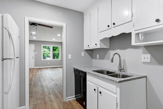 Building Photo - 928 Jason Ct