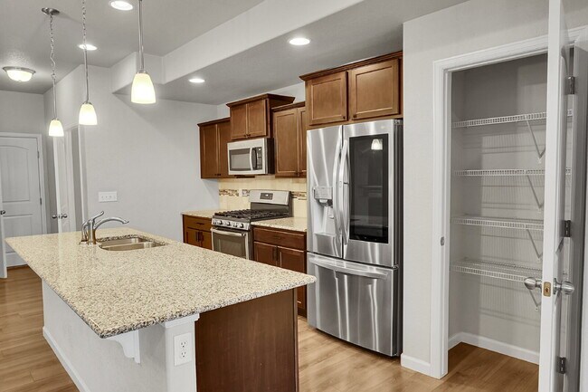 Building Photo - $2,300.00 - 3 Bedrooms, 2.5 Bathroom, Town...