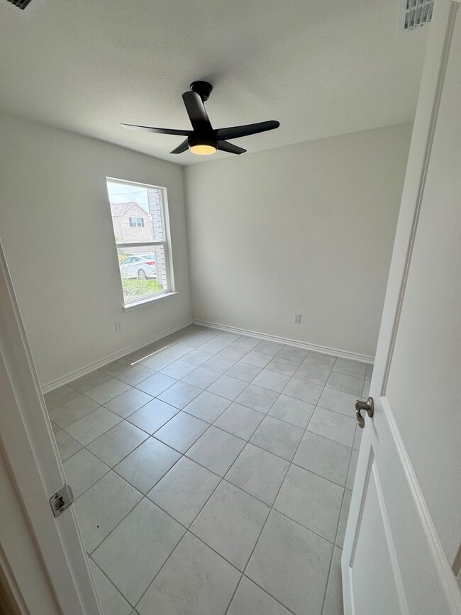 Building Photo - A Miust See! New & Modern - 1 Story - 3/2 ...