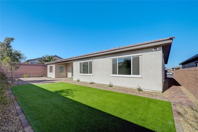 Building Photo - 555 Jerry Bird Ct