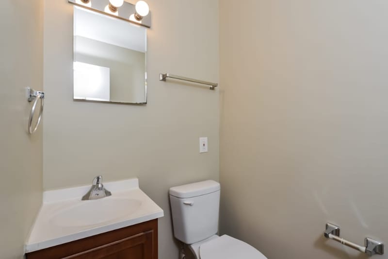 Building Photo - 722 W James St