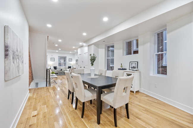 Building Photo - 1135 S 61st St
