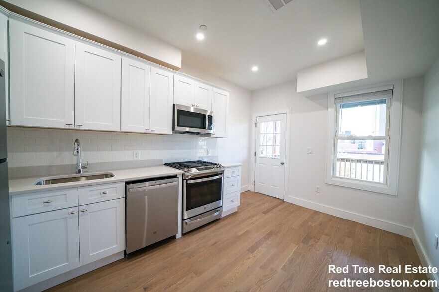 Building Photo - 37 Calumet St