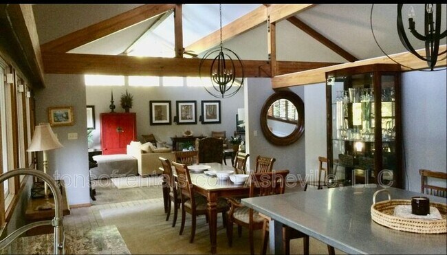 Building Photo - 4 Coma Lk Ln