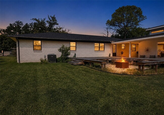 Building Photo - 436 Degan Ave