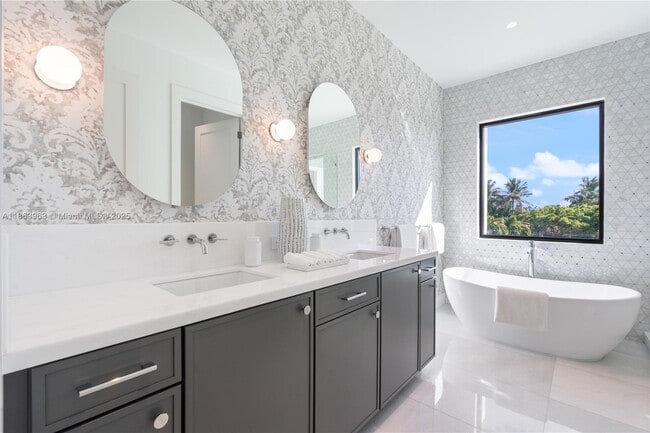 Building Photo - 9132 Dickens Ave