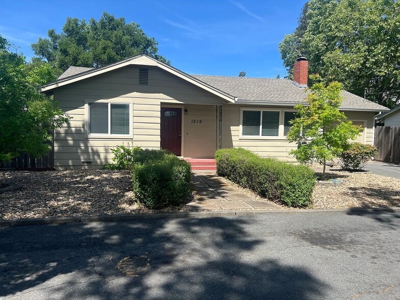 Building Photo - 1219 Burbank Ave