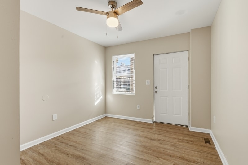 Building Photo - 2429 Barclay St