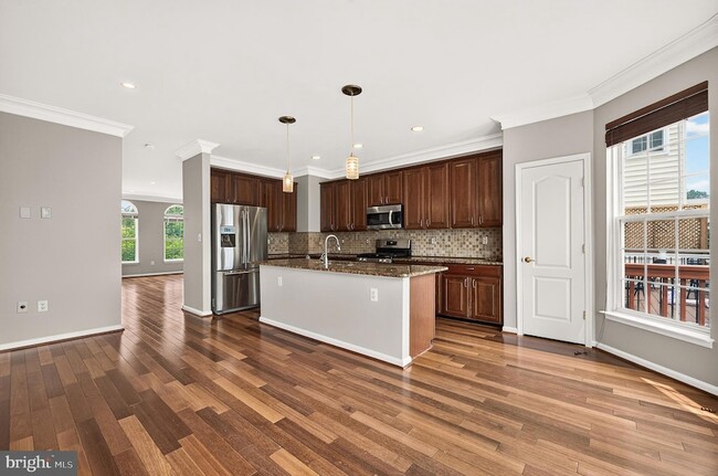 Building Photo - 6805 Oregano Ln