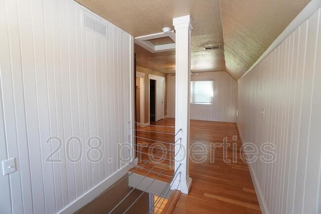 Building Photo - 1202 W Hale St