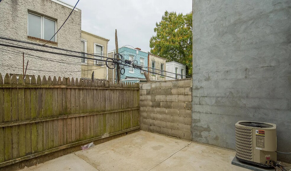 Building Photo - 2050 Pierce St