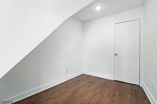 Building Photo - 178 N 16th St