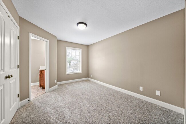 Building Photo - Pet Friendly Two Bedroom!