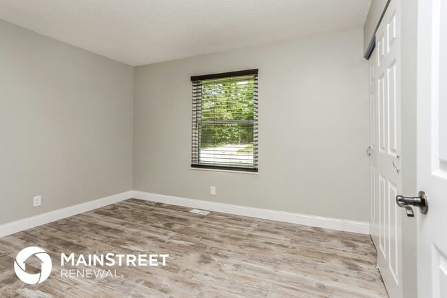 Building Photo - 1353 Meadow Dr