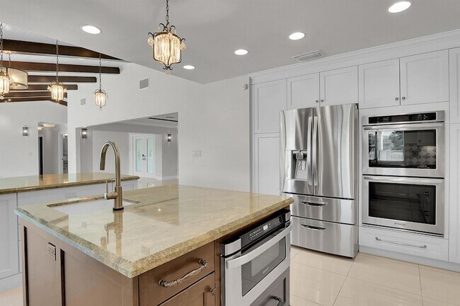 Building Photo - 8631 Steeplechase Dr