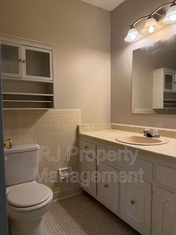 Building Photo - 3400 Lord Dunmore Cove