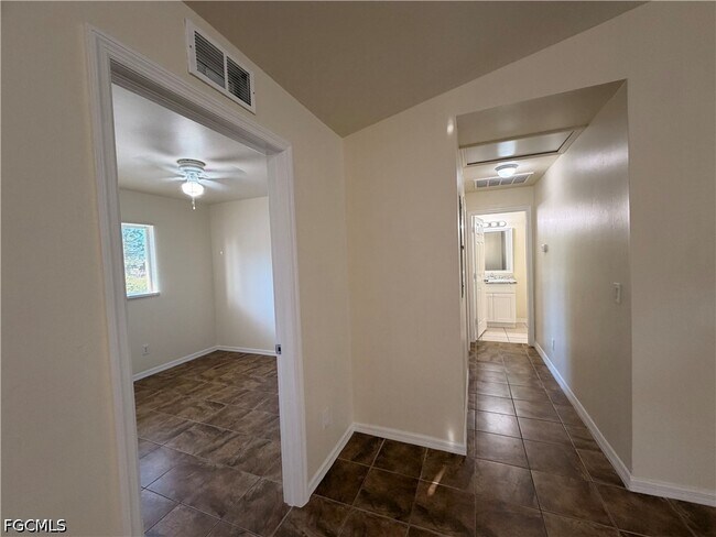 Building Photo - 762 Gallo Ave S