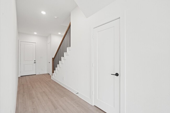 Building Photo - 9602 Valeca Dr
