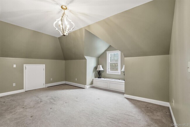 Building Photo - 11 Oakdale Manor