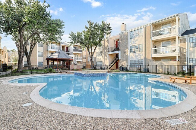 Building Photo - 2750 Holly Hall St