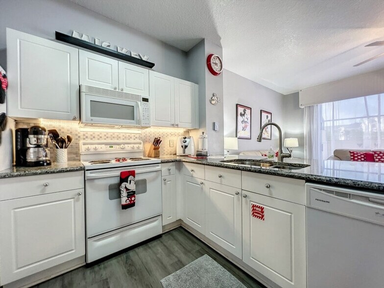 Building Photo - 2314 Silver Palm Dr