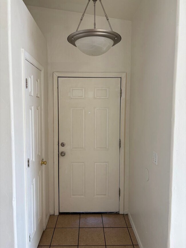 Building Photo - Beautifully Renovated 3 Bedroom Home -A/C-...