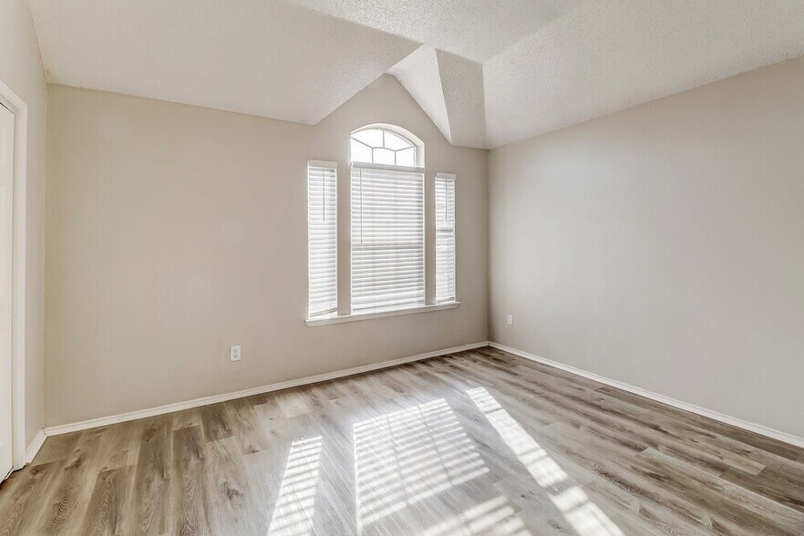 Building Photo - 1511 Springwood Dr