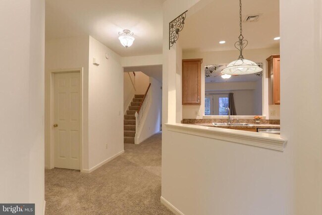 Building Photo - 712 Creekside Dr