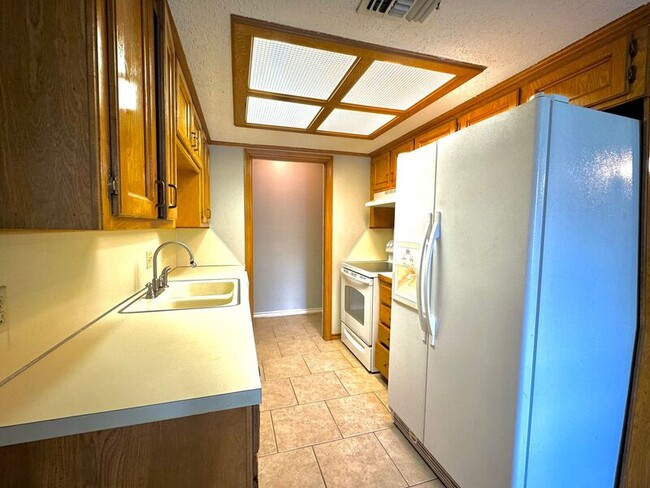 Building Photo - 315 Brookwood Dr