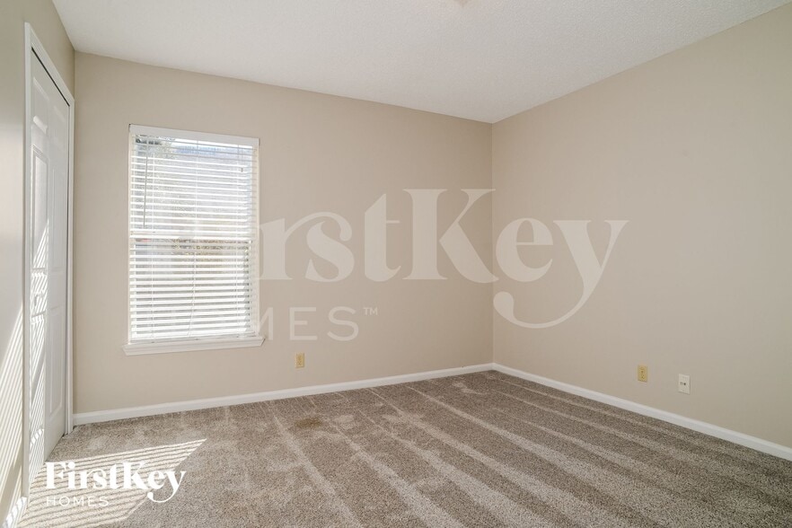 Building Photo - 1915 Ashmore Green Dr