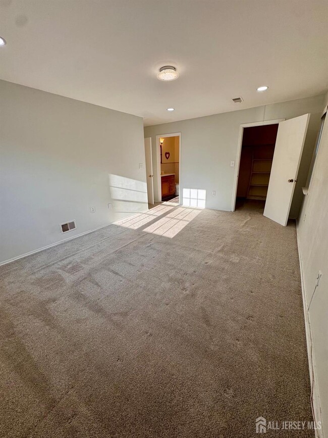 Building Photo - 1202 Green Hollow Dr