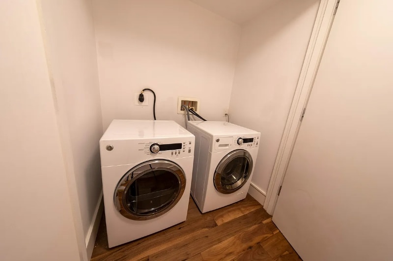 Building Photo - 237 Devoe St