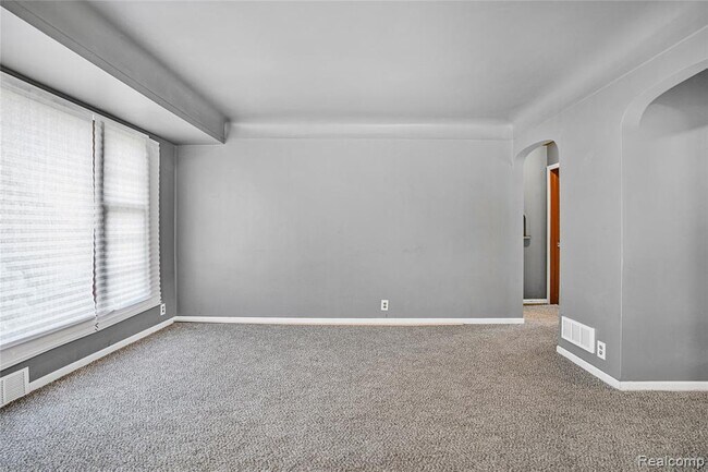 Building Photo - 1034 E Bundy Ave