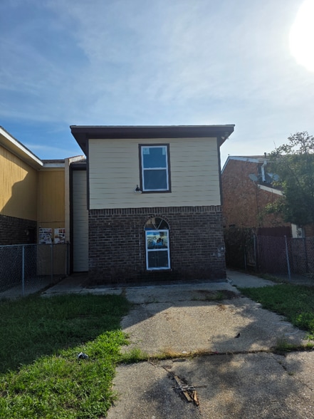 Primary Photo - 7831 Sail St