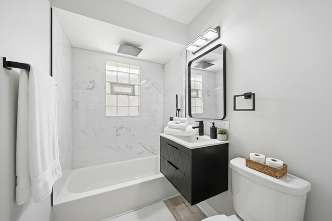 Building Photo - 14921 Lincoln Ave