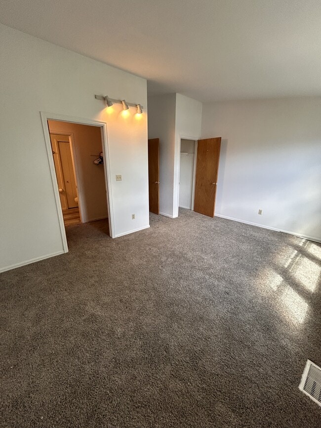 Building Photo - 954 Brant Hollow Ct