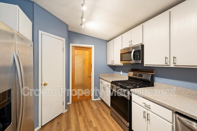 Building Photo - 2520 E Edgewood Dr