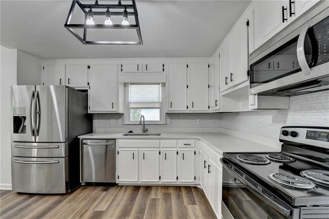 Building Photo - 1530 Plunketts Rd