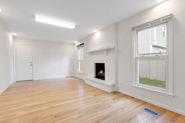 Building Photo - 421 Collen Dr