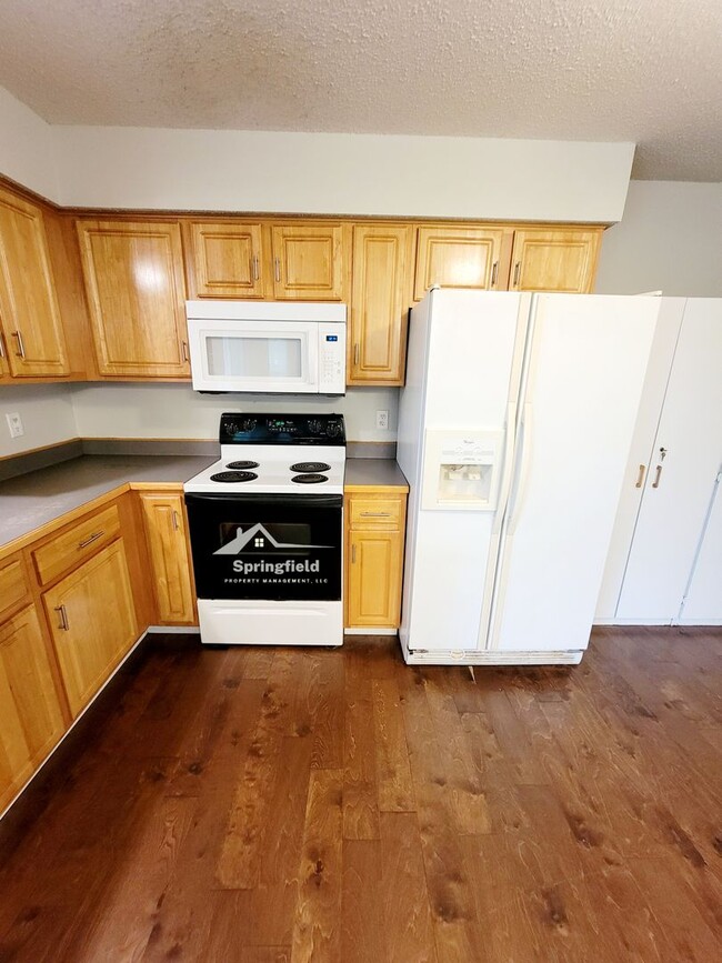 Building Photo - Southwest Springfield - Battlefield Area, ...