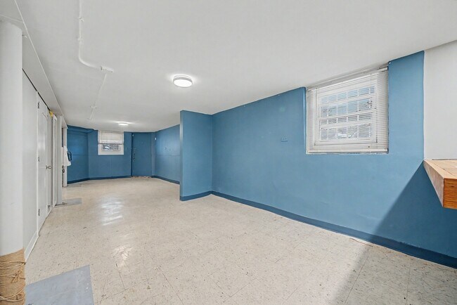 Building Photo - 2206 N Kostner Ave