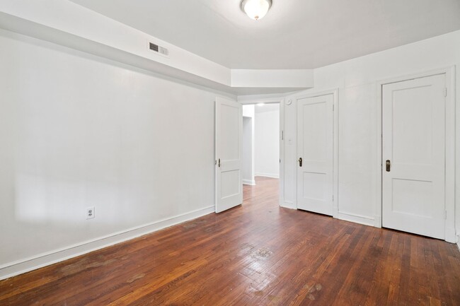 Building Photo - Charming 2 Bedroom Apartment in Beautiful ...